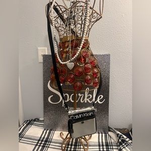 Calvin Klein Women’s Tabbie Crossbody bag.Adjustable strap.Silver and black.🩶🖤